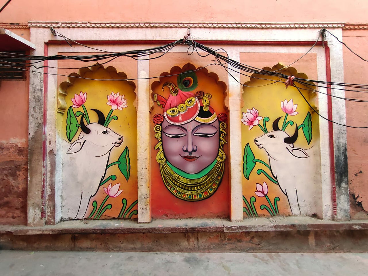 http://www.memeraki.com/cdn/shop/articles/Pichwai_mural_in_Nathdwara_1200x1200.jpg?v=1671053633