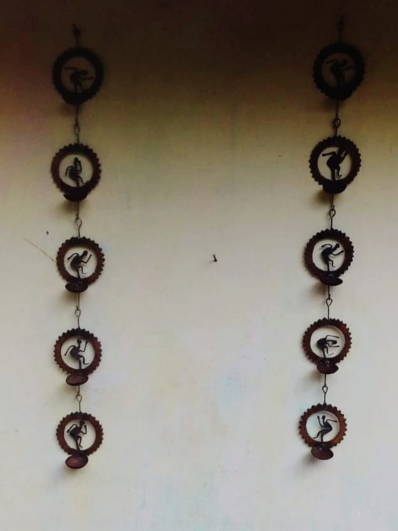 Jodan diya possessing human figures: Bastar Iron Craft by Sameep Vishwakarma