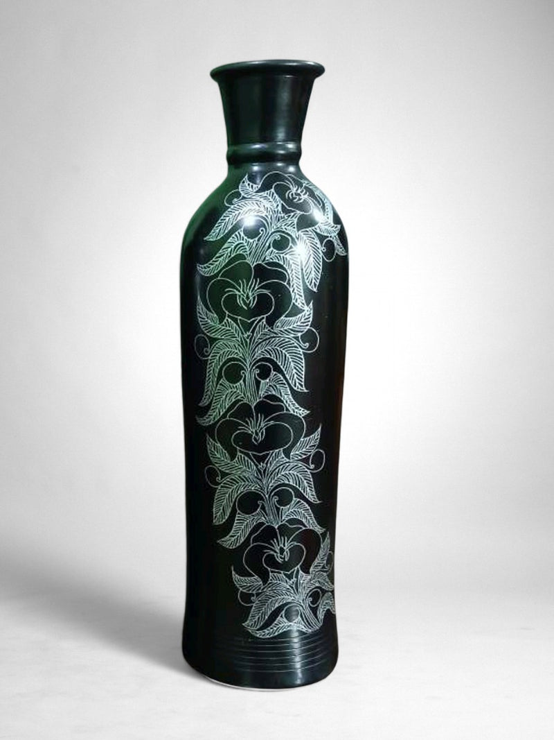 Shop Vase in Black Pottery by Ramjatan Prajapati